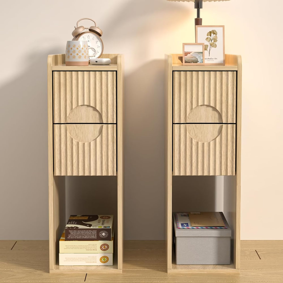 Nouveauté 2026 – Ensemble de 2 tables de chevet étroites Narrow avec tiroirs, table d'appoint fine cannelée avec rangement pour petits espaces