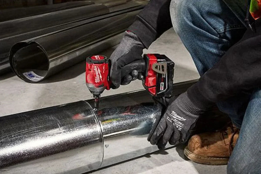 Nouveauté 2026 – Kit de visseuse à chocs hexagonale Milwaukee M18 Fuel 1/4" 18 V (réf. 2853-22) avec 2 batteries 5 Ah, chargeur et mallette de transport