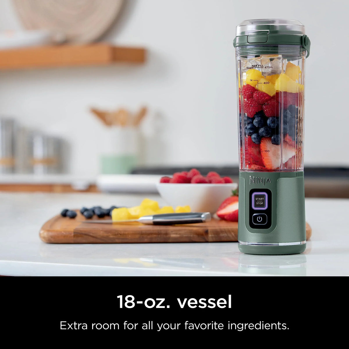 Nouveauté 2026 – Blender portable Ninja Blast , sans fil, bol de 532 ml (18 oz), blender individuel pour milkshakes et smoothies, sans BPA, couvercle étanche et bec verseur, rechargeable par USB-C, pièces compatibles lave-vaisselle, violet métallisé