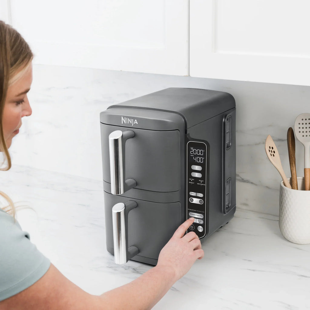 Nouveauté 2026 – Friteuse à air Ninja DoubleStack XL à 2 paniers, technologie DoubleStack permettant de cuire 4 aliments simultanément, conception compacte, 10 pintes, 4 en 1, Smart Finish & Match Cook, SL400