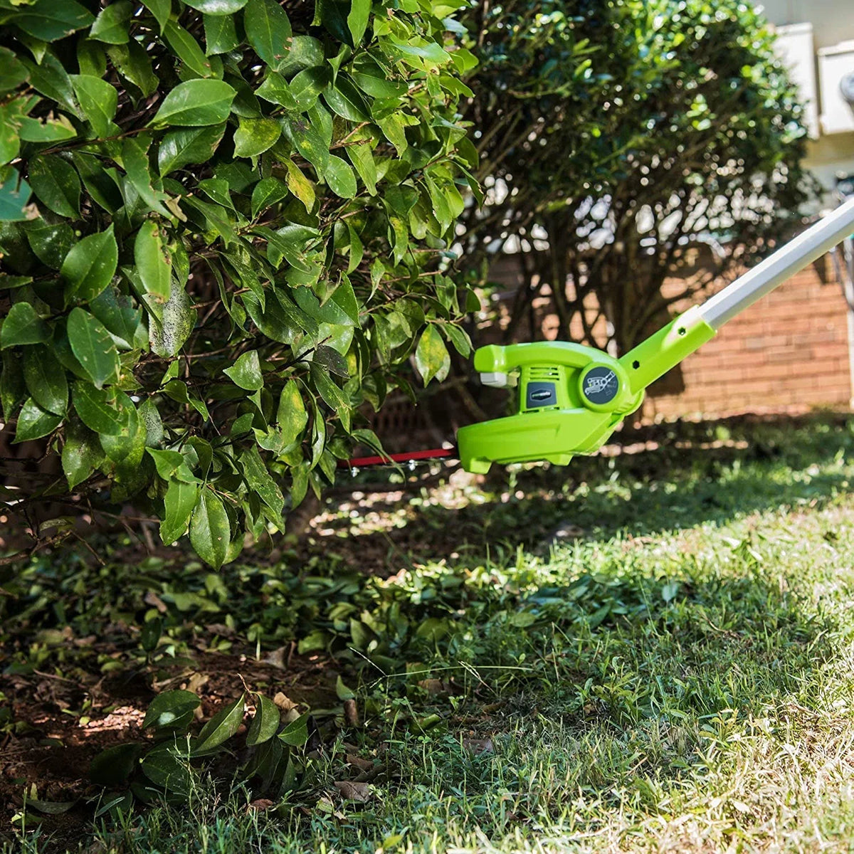 Nouveauté 2026 – Scie à perche sans fil Greenworks 40 V (50,8 cm) avec accessoire taille-haie + batterie 2,0 Ah et chargeur