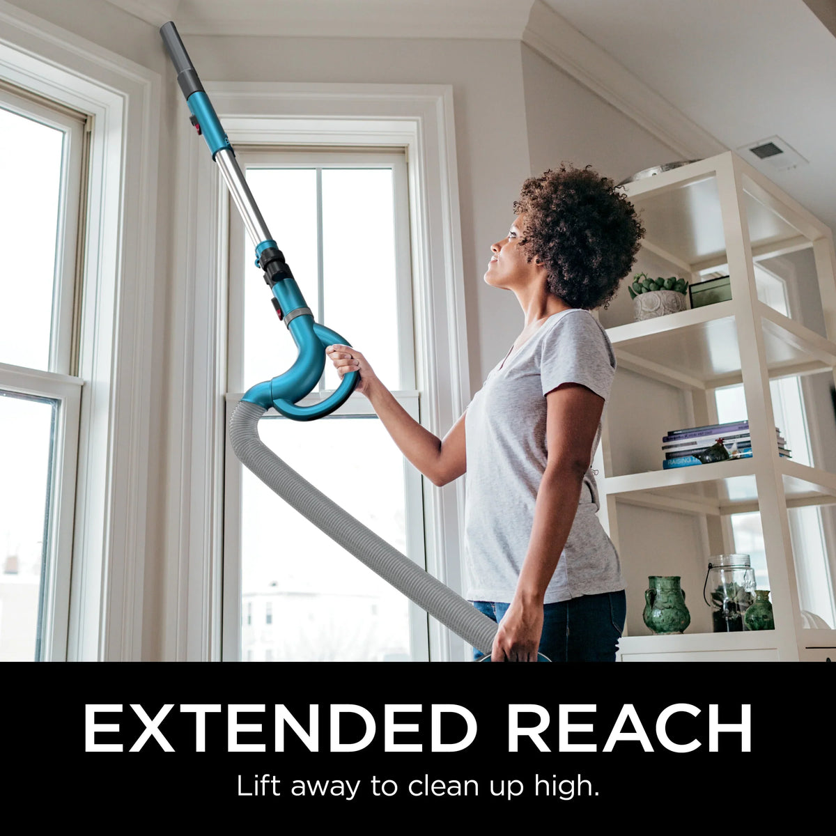 Nouveauté 2026 – Aspirateur vertical Shark Navigator Lift-Away : aspiration puissante, sans sac, pour sols durs et moquettes, grand bac à poussière, filtre HEPA, direction pivotante, suceur plat et brosse pour tissus d'ameublement, NV380, bleu