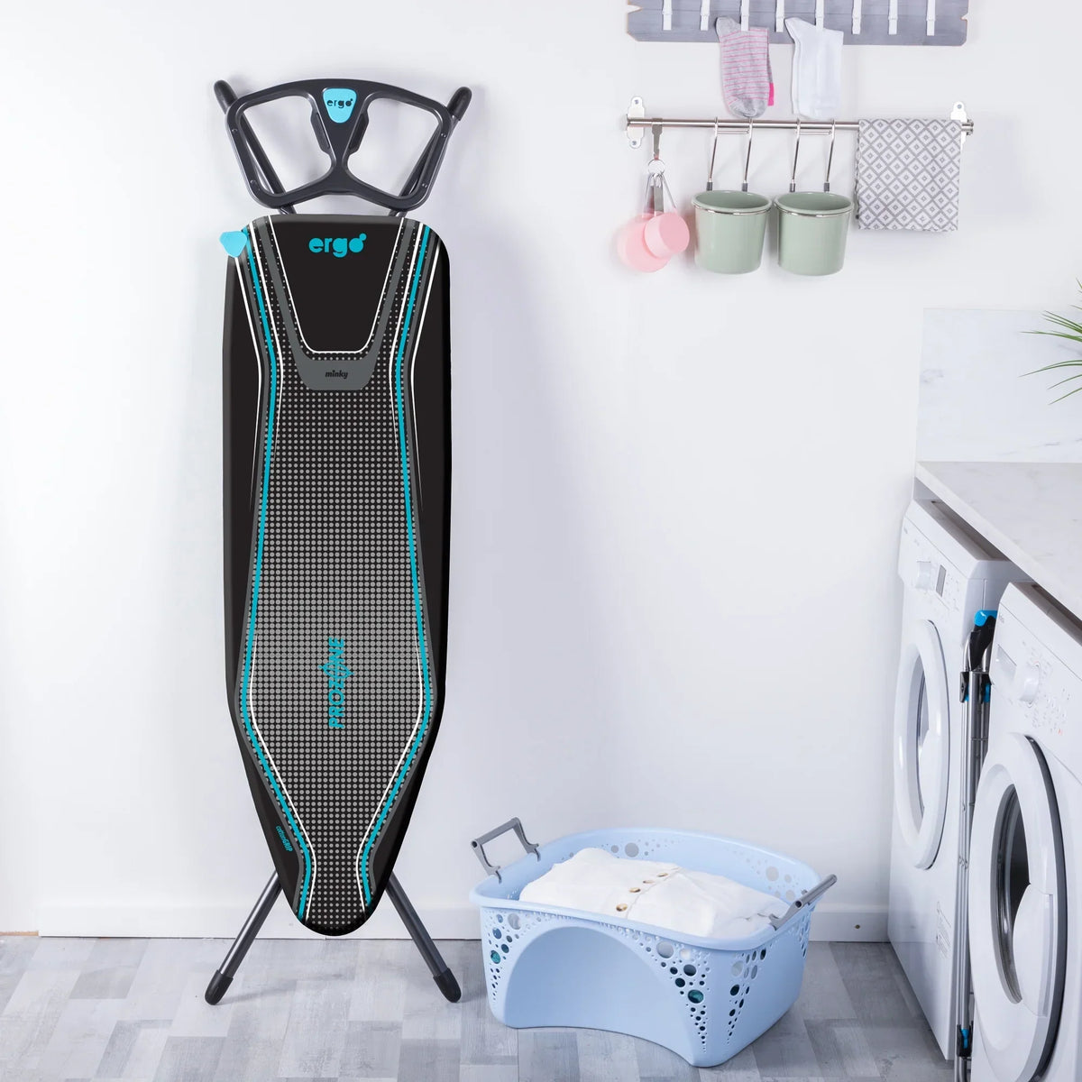 Nouveauté 2026 – Table à repasser Minky Homecare Ergo bleue
