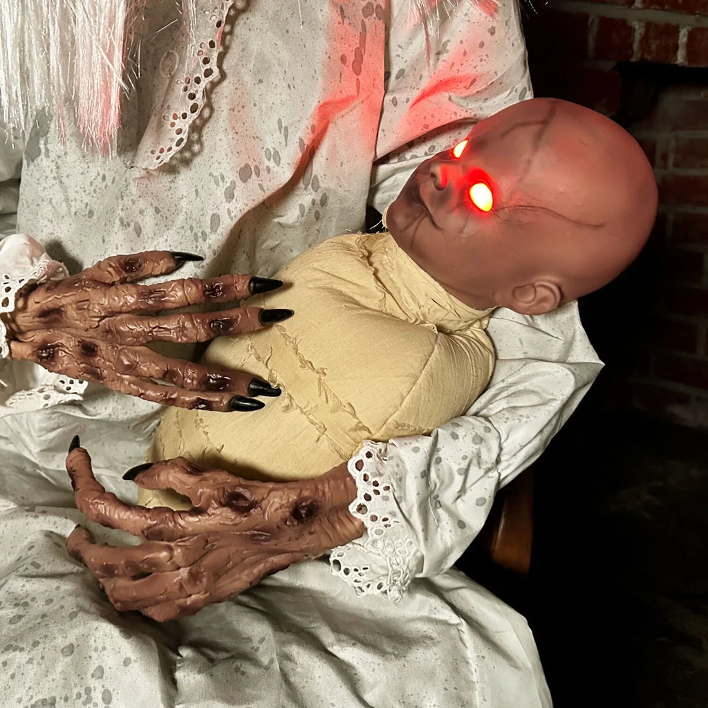 Nouveauté 2026 – Décoration d'Halloween Tekky Haunted Hill Farm : Mamie Gravely animatronique de 88 cm (2,9 pi) avec sons activés par le mouvement, HHGRVLYGRNY-1FLSA