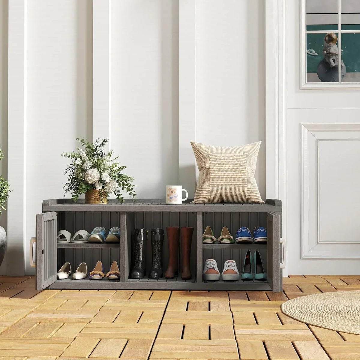 Nouveauté 2026 – Meuble de rangement à chaussures d'extérieur KAMABOKO , banc de rangement étanche et résistant aux UV pour entrée, intérieur et extérieur, avec 2 portes coulissantes de style grange et étagères réglables pour entrée, chambre, couloir