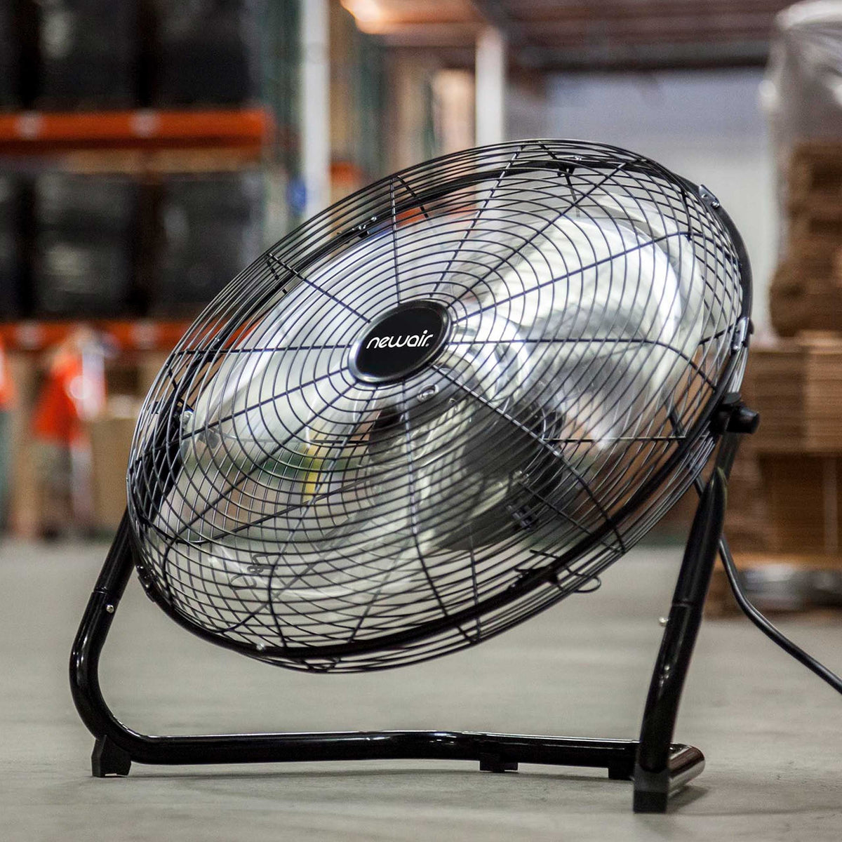 Nouveauté 2026 – Ventilateur de sol industriel haute vitesse Newair 18" , robuste, en métal, inclinaison réglable, 3 vitesses jusqu'à 4012 CFM, interrupteur rotatif