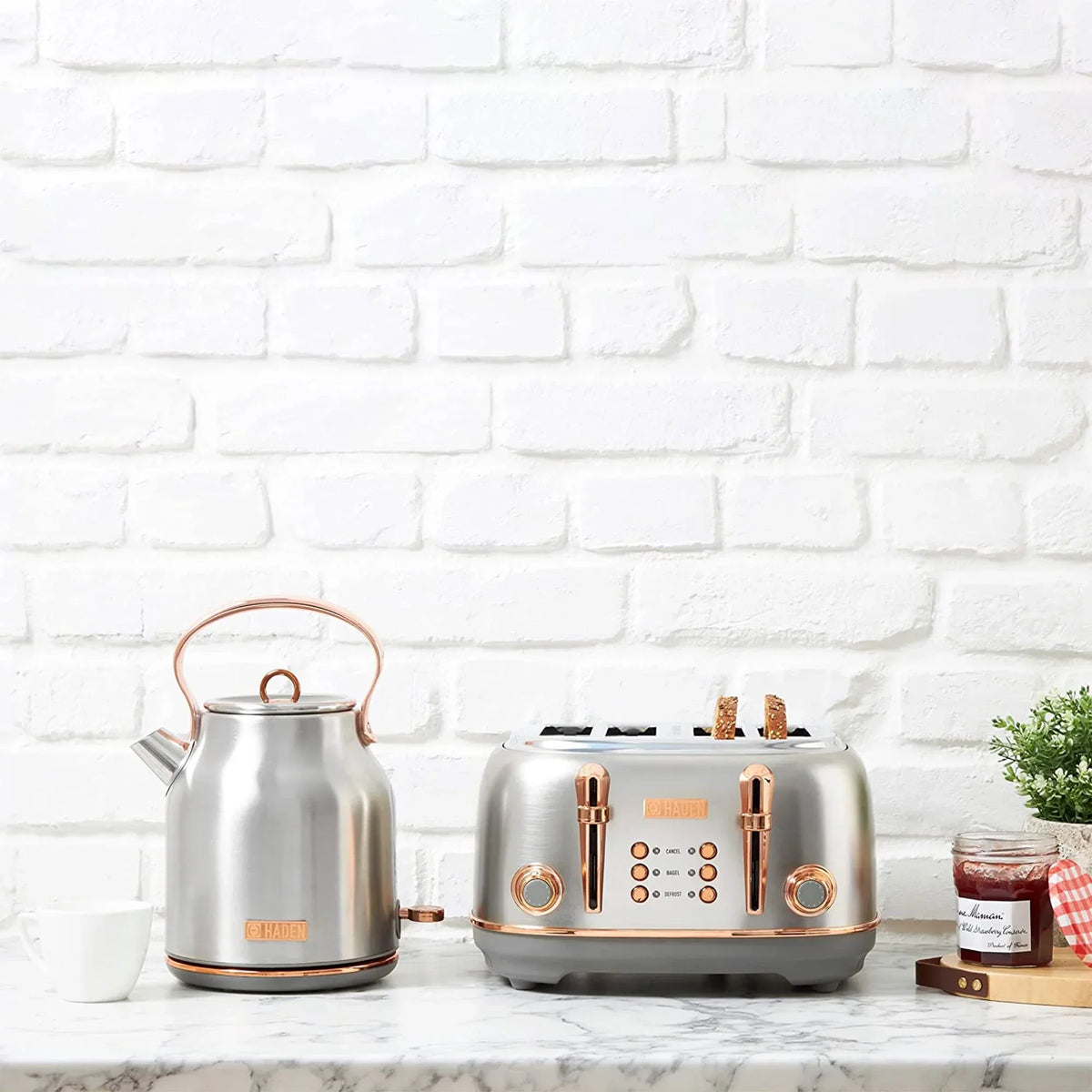 Nouveauté 2026 – Bouilloire électrique Haden Heritage 1500 1,7 W , finition noir mat avec accents cuivrés