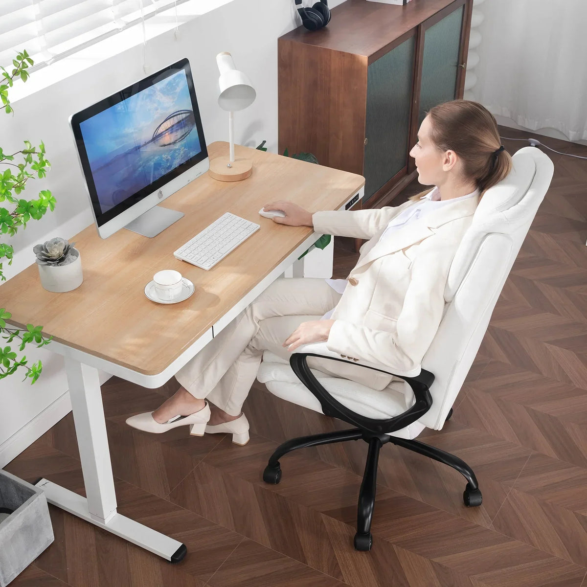 Nouveauté 2026 – Fauteuil de bureau ergonomique Mainstays Executive à dossier haut en cuir noir