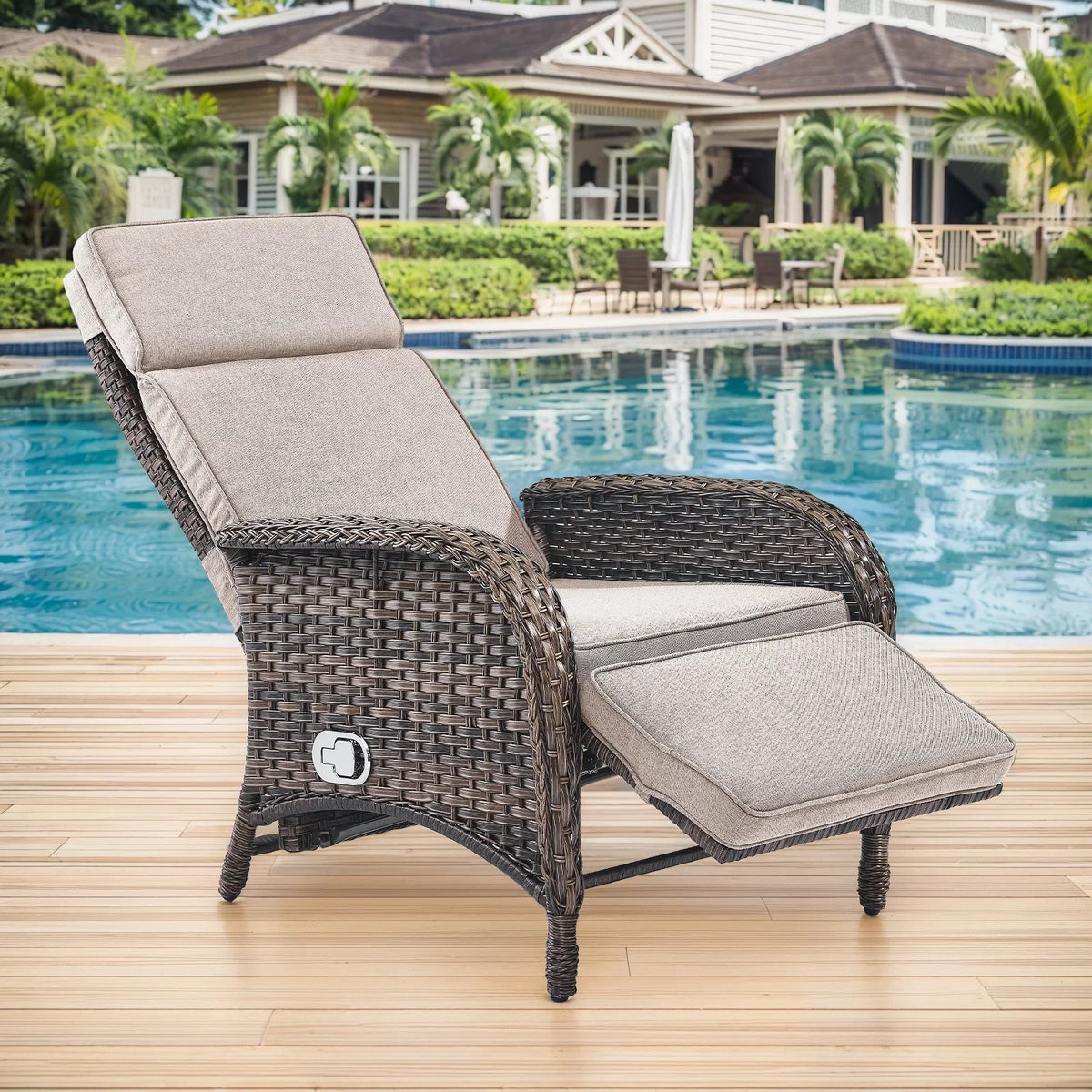 Nouveauté 2026 – Fauteuil inclinable d'extérieur OPOHORO , chaise longue de patio inclinable réglable avec coussin, en osier, avec dossier et repose-pieds réglables, idéal pour le bord de la piscine, beige