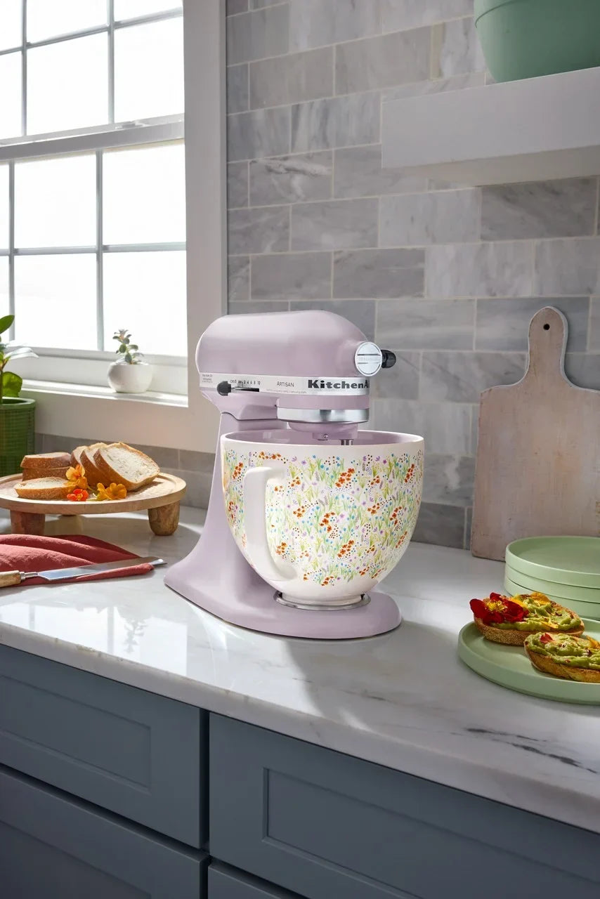 Nouveauté 2026 – Robot pâtissier KitchenAid Artisan Series 5 pintes à tête inclinable, coloris Wildflower, KSM156CXWF (édition