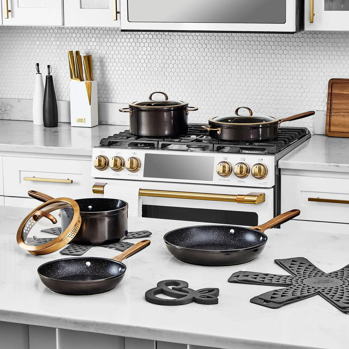 Nouveauté 2026 – Batterie de cuisine antiadhésive 12 pièces Thyme & Table Supreme , casseroles et poêles - Bronze