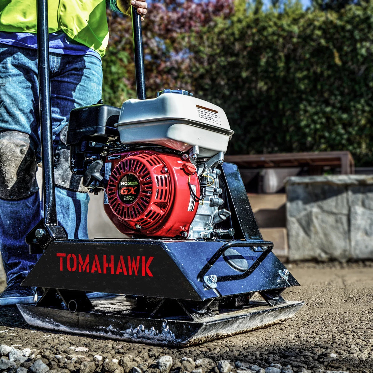 Nouveauté 2026 – Plaque vibrante Tomahawk Power , 5,5 CV, 3000 lb/pi, 63 cm³, essence, plaque de 17 x 13 po, 5900 VPM