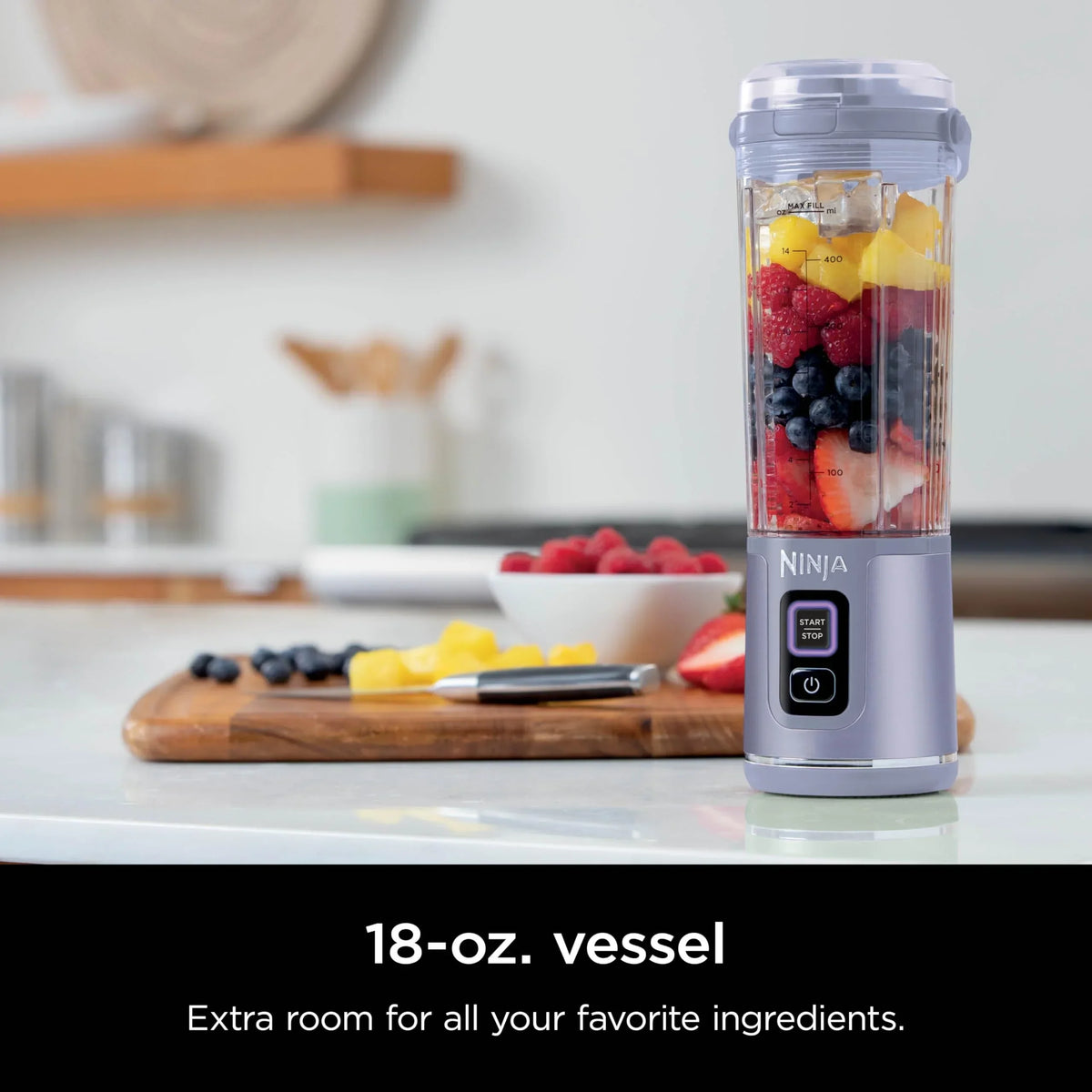 Nouveauté 2026 – Blender portable Ninja Blast , sans fil, bol de 532 ml (18 oz), blender individuel pour milkshakes et smoothies, sans BPA, couvercle étanche et bec verseur, rechargeable par USB-C, pièces compatibles lave-vaisselle, violet métallisé