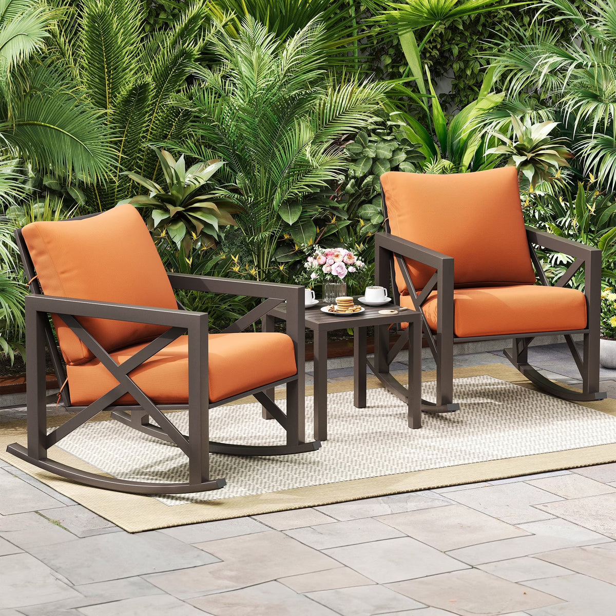 Nouveauté 2026 – Ensemble bistro MRUAKA , 3 pièces, comprenant 2 fauteuils à bascule et 1 table basse en métal avec coussins épais, idéal pour véranda, jardin ou bord de piscine, couleur beige