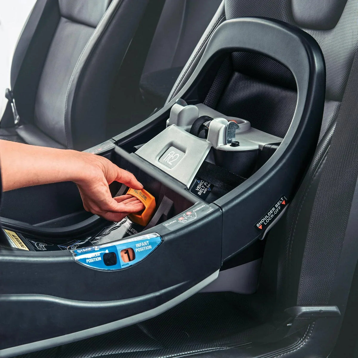 Nouveauté 2026 – Siège auto pour bébé et enfant Chicco Fit2 Adapt - Ember (Noir). Neuf