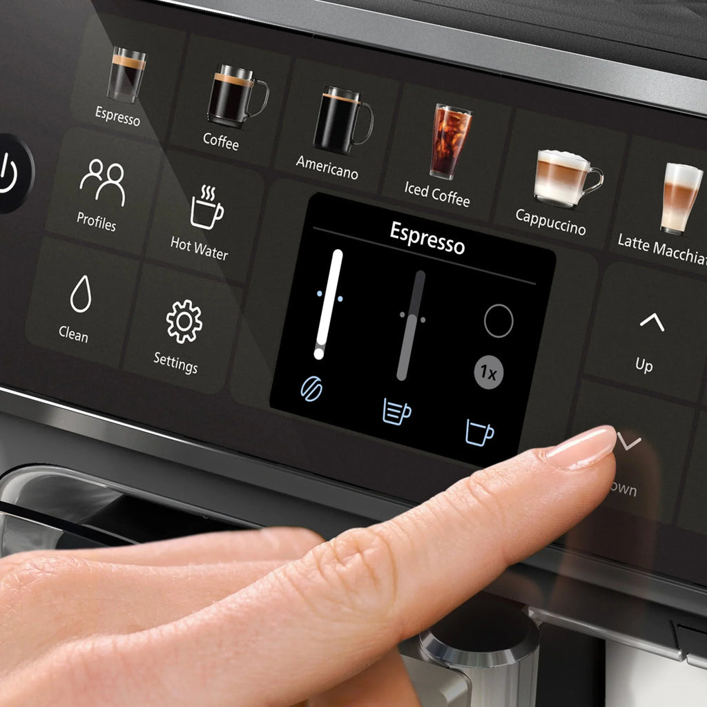 Nouveauté 2026 – Machine à expresso entièrement automatique Philips Série 4400 LatteGo , technologie SilentBrew, démarrage rapide. Café aromatique à partir de grains fraîchement moulus, 12 boissons chaudes et glacées, finition chrome noir (EP4447/90