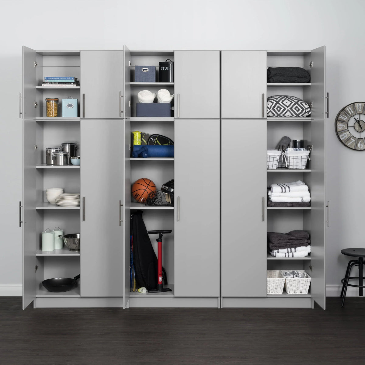 Nouveauté 2026 – Armoire de rangement sur pied Prepac Elite 2 portes, gris clair