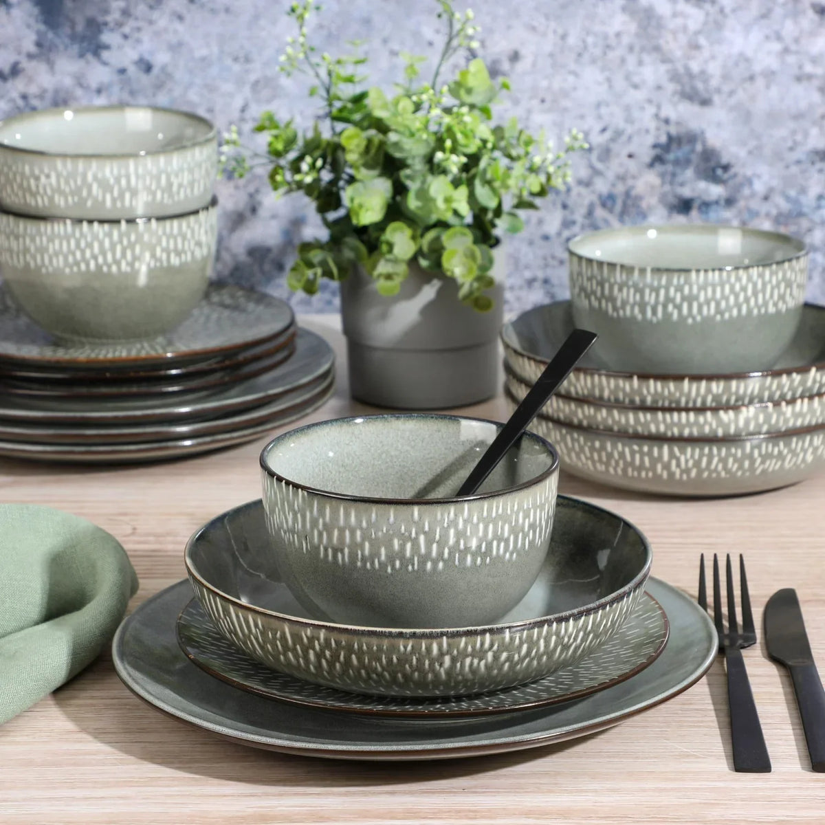 Nouveauté 2026 – Service de table 16 pièces Gibson Elite Matisse - Taupe