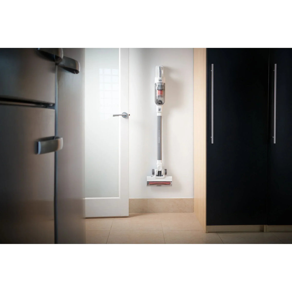 Nouveauté 2026 – Aspirateur balai sans fil BLACK+DECKER POWERSERIES+ 20V MAX , avec brosse anti-emmêlement, convertible en aspirateur à main, autonomie de 44 minutes, BHFEA520J