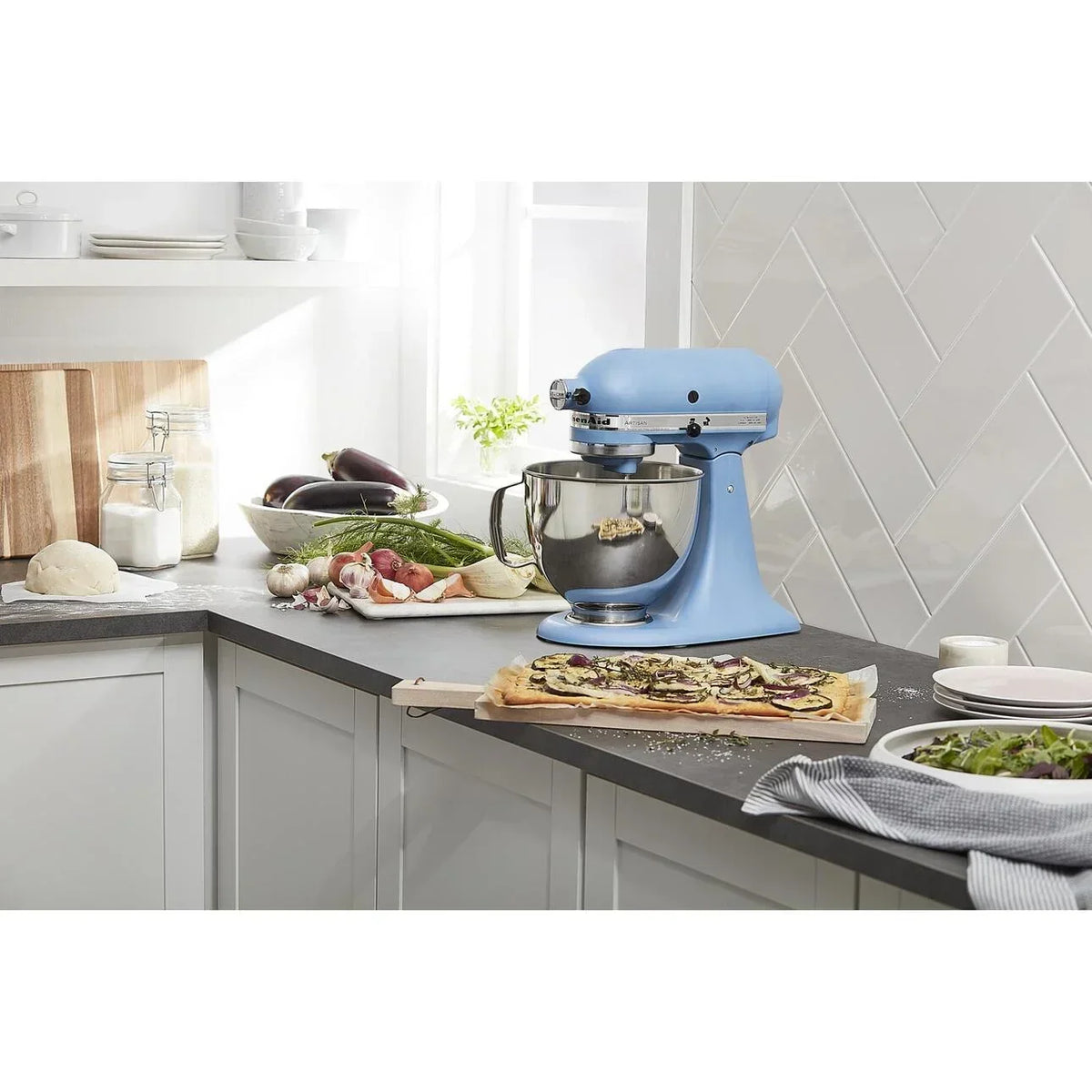 Nouveauté 2026 – Robot pâtissier KitchenAid Artisan Series 5 pintes à tête inclinable, coloris Wildflower, KSM156CXWF (édition