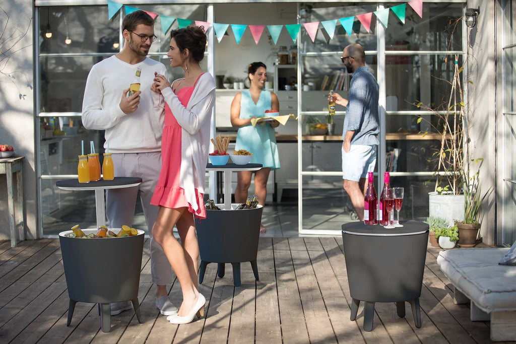 Nouveauté 2026 – Table d'appoint et bar isotherme Keter Pacific Cool Bar 2 en 1 de 28 litres (7,5 gallons), résistante aux intempéries, en résine durable, aspect rotin marron