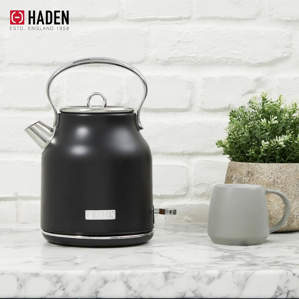 Nouveauté 2026 – Bouilloire électrique Haden Heritage 1500 1,7 W , finition noir mat avec accents cuivrés