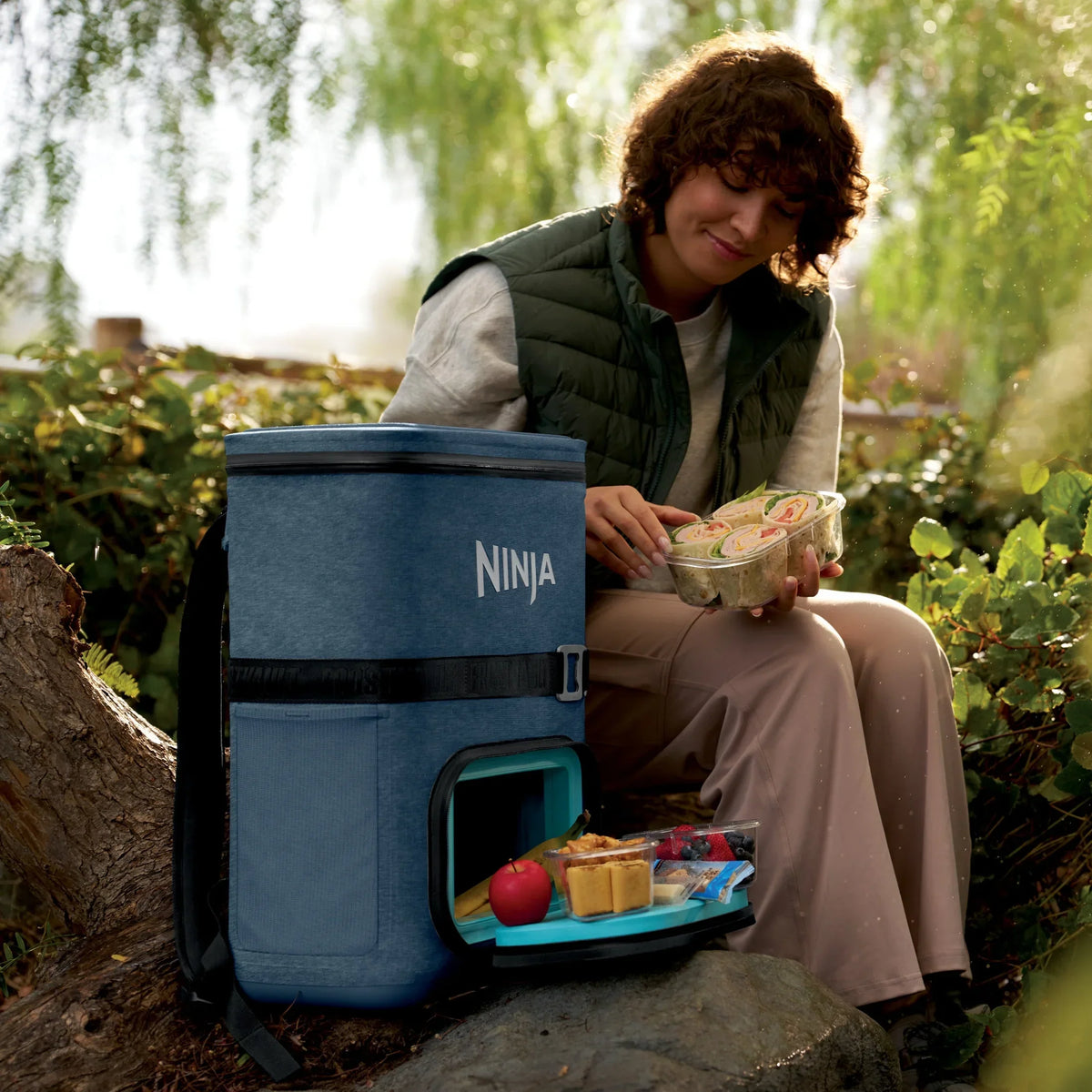 Nouveauté 2026 – Glacière souple Ninja Outdoor FrostVault Go 24 canettes avec zone froide et sèche, bleu bord de lac - FF124NV