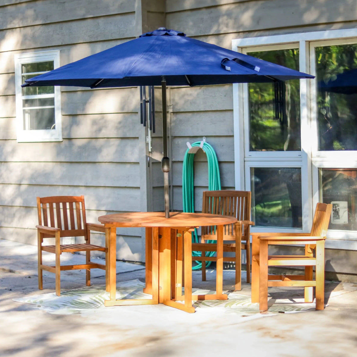 Nouveauté 2026 – Table de salle à manger d'extérieur Sunnydaze 47,25" en bois dur malaisien à abattants