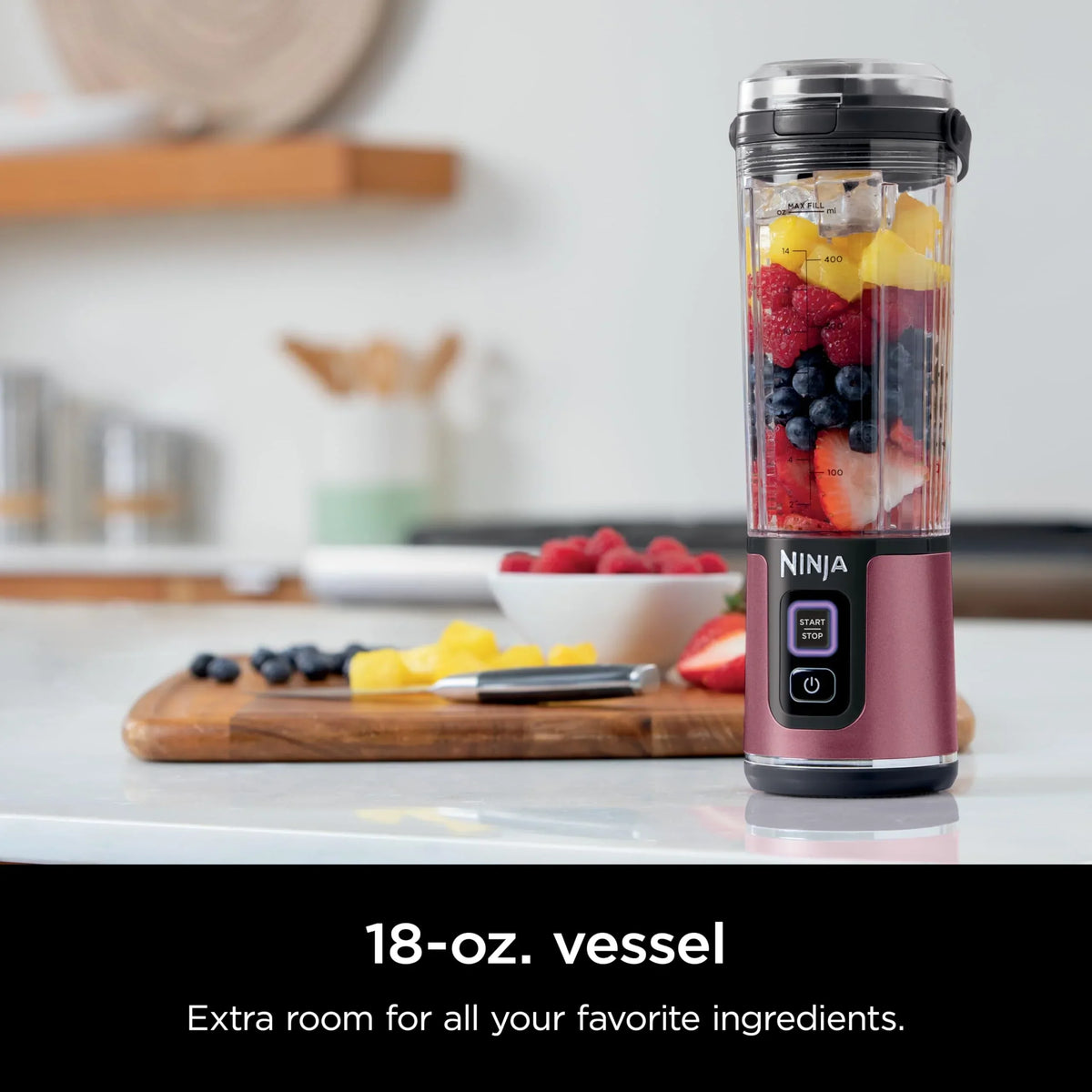 Nouveauté 2026 – Blender portable Ninja Blast , sans fil, bol de 532 ml (18 oz), blender individuel pour milkshakes et smoothies, sans BPA, couvercle étanche et bec verseur, rechargeable par USB-C, pièces compatibles lave-vaisselle, violet métallisé
