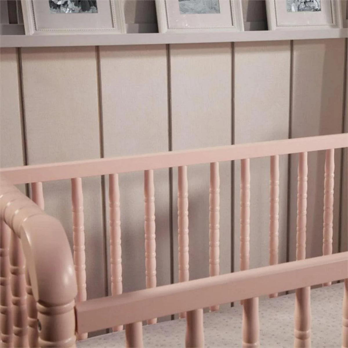 Nouveauté 2026 – Lit bébé convertible 3-en-1 DaVinci Jenny Lind , couleur rose poudré