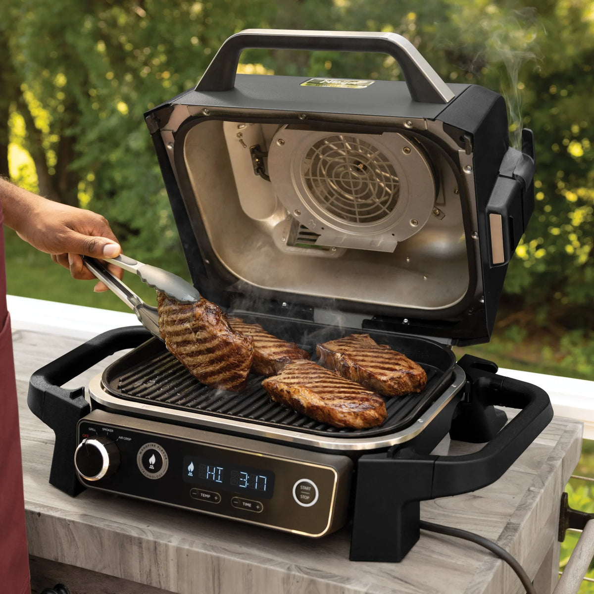 Nouveauté 2026 – Barbecue et fumoir d'extérieur Woodfire , 3 en 1 : grill, fumoir et friteuse à air chaud, avec technologie Woodfire, OG700