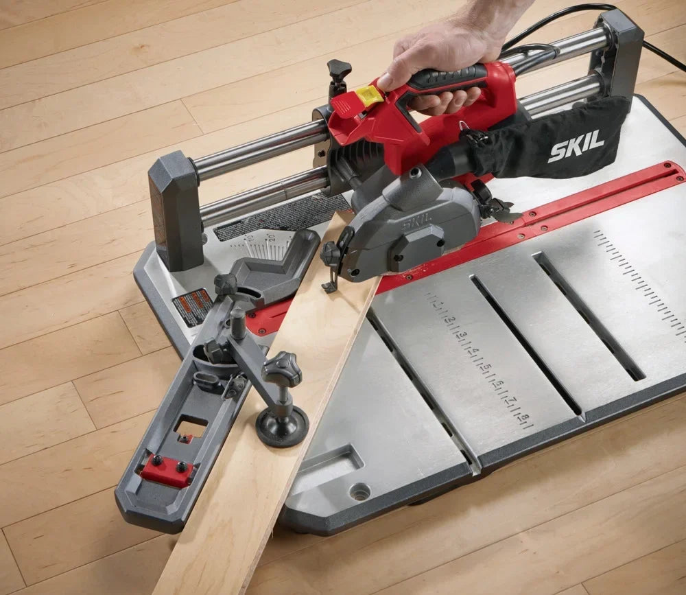 Nouveauté 2026 – Scie à plancher électrique filaire SKIL 3601-02 7 A avec lame de chantier 36 dents