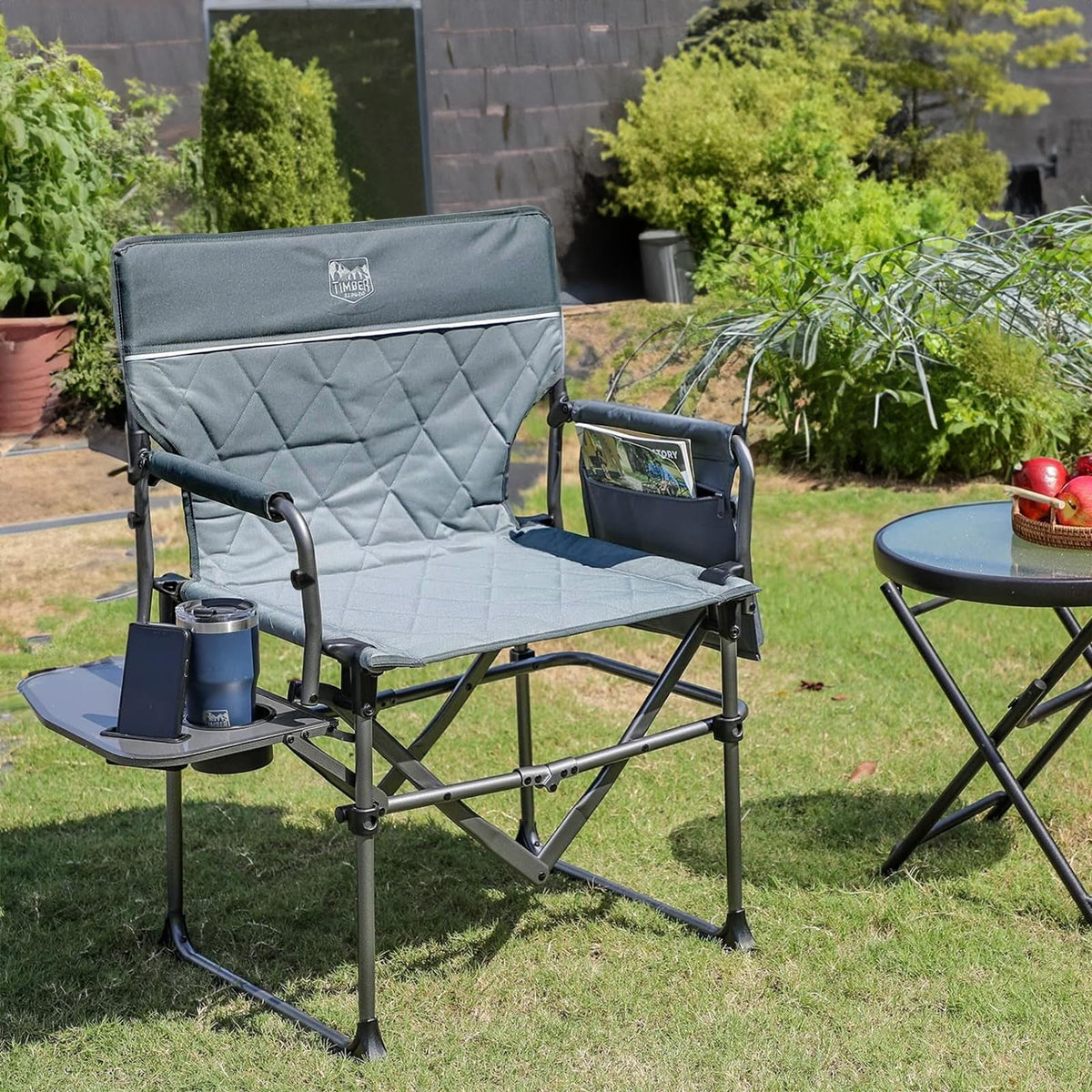 Nouveauté 2026 – Chaise de réalisateur portable TIMBER RIDGE , chaise de camping pliante robuste et compacte avec poche latérale et tablette latérale, supporte jusqu'à 181 kg, grise