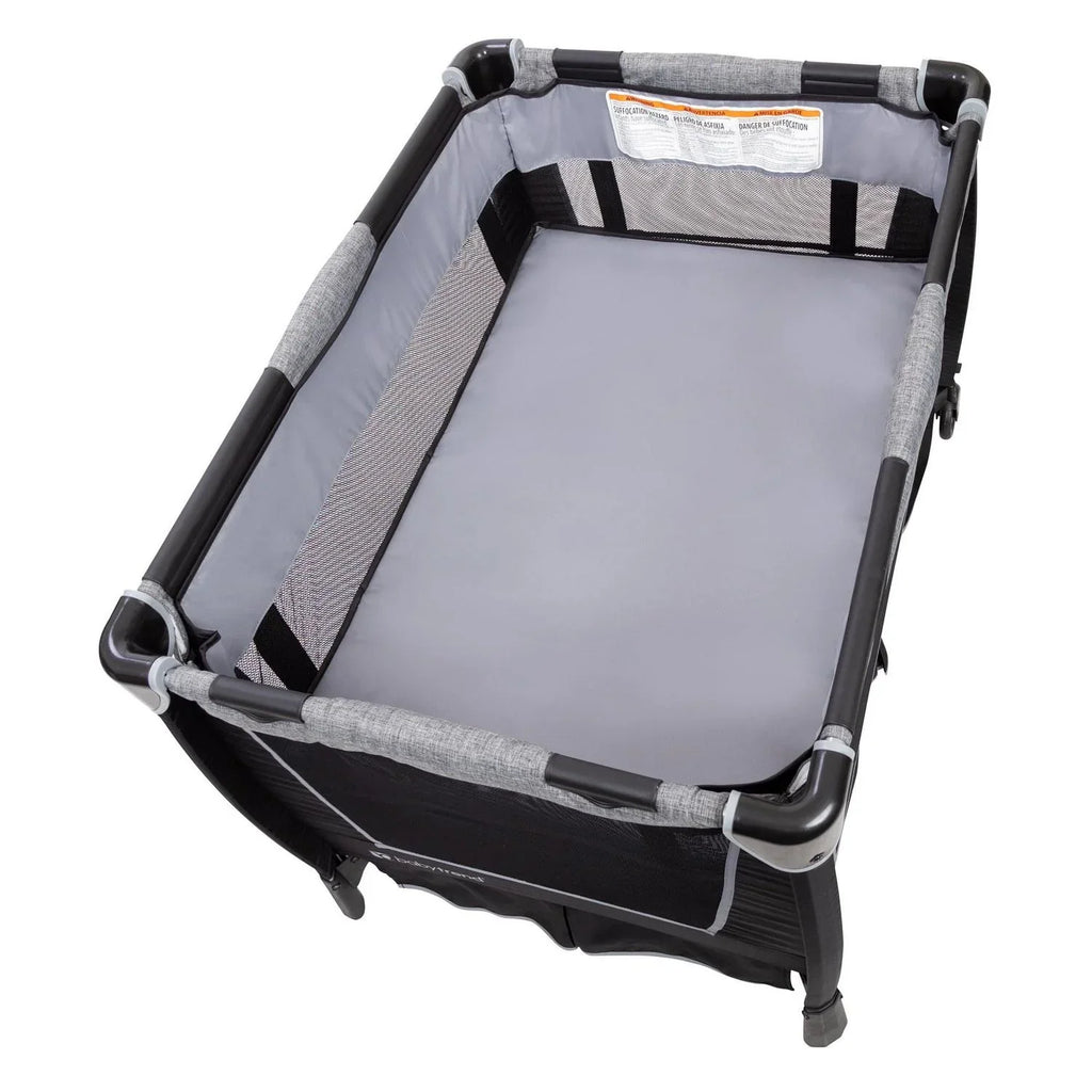 Nouveauté 2026 – Parc pour bébé Simply Smart Nursery Center de Baby Trend avec berceau et sac de transport - Gris murmure