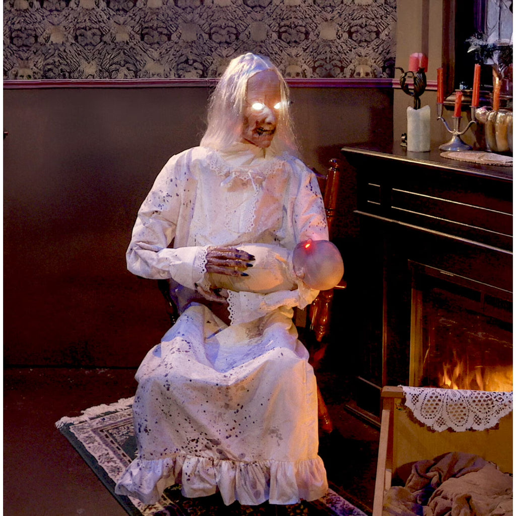 Nouveauté 2026 – Décoration d'Halloween Tekky Haunted Hill Farm : Mamie Gravely animatronique de 88 cm (2,9 pi) avec sons activés par le mouvement, HHGRVLYGRNY-1FLSA