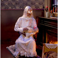 Nouveauté 2026 – Décoration d'Halloween Tekky Haunted Hill Farm : Mamie Gravely animatronique de 88 cm (2,9 pi) avec sons activés par le mouvement, HHGRVLYGRNY-1FLSA