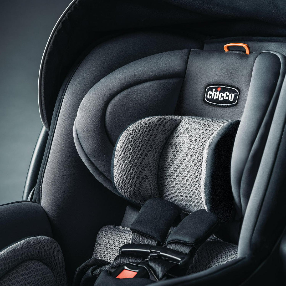 Nouveauté 2026 – Siège auto pour bébé et enfant Chicco Fit2 Adapt - Ember (Noir). Neuf
