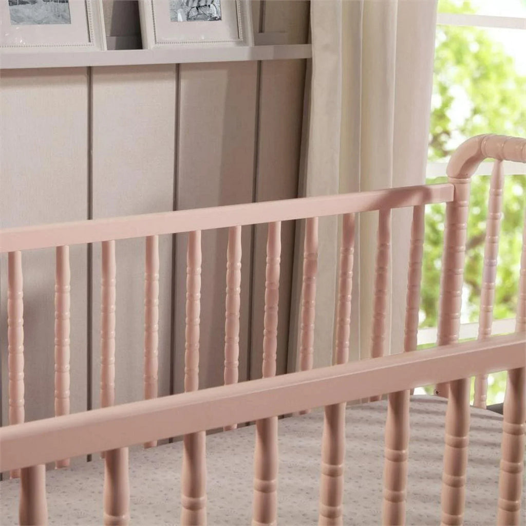 Nouveauté 2026 – Lit bébé convertible 3-en-1 DaVinci Jenny Lind , couleur rose poudré