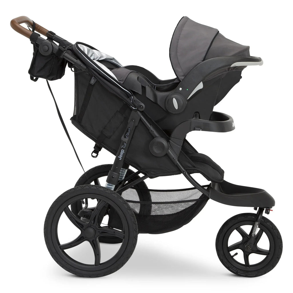 Nouveauté 2026 – Poussette de jogging Jeep TurboGlyde de Delta Children, noire