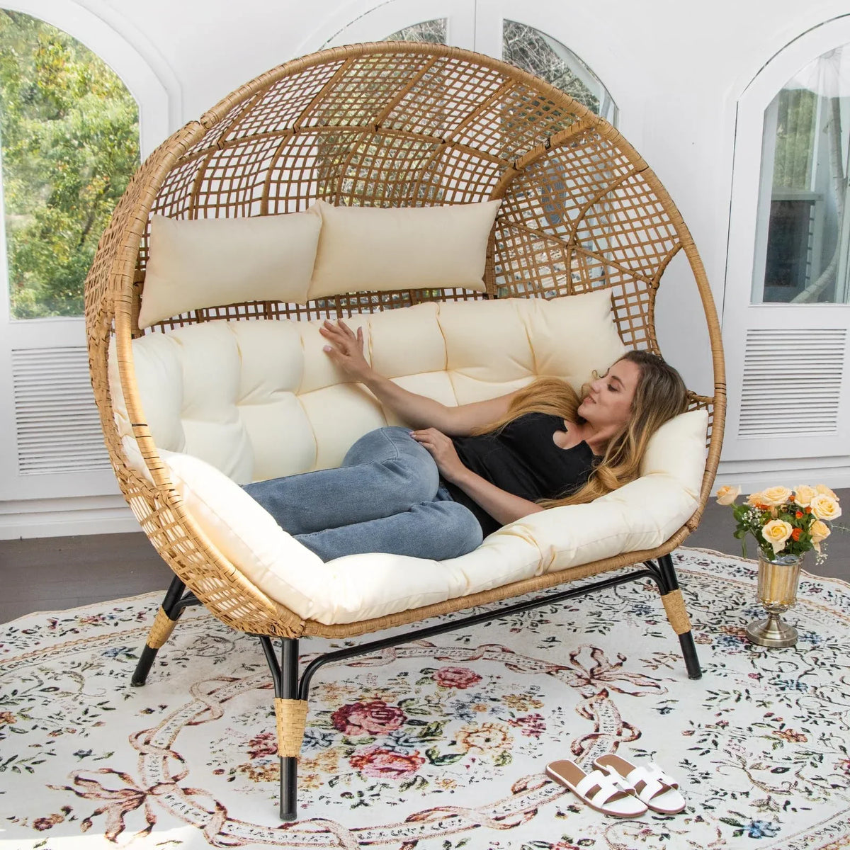 Nouveauté 2026 – Fauteuil double œuf RADIATA pour 2 personnes, canapé deux places surdimensionné en résine tressée avec coussins épais, capacité de 308 kg, fauteuil de jardin/terrasse fixe pour intérieur/extérieur, balcon, jardin, beige