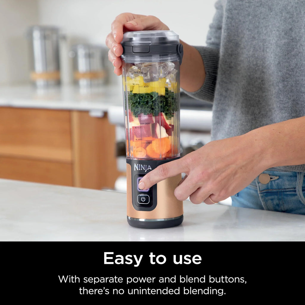 Nouveauté 2026 – Blender portable Ninja Blast , sans fil, bol de 532 ml (18 oz), blender individuel pour milkshakes et smoothies, sans BPA, couvercle étanche et bec verseur, rechargeable par USB-C, pièces compatibles lave-vaisselle, violet métallisé