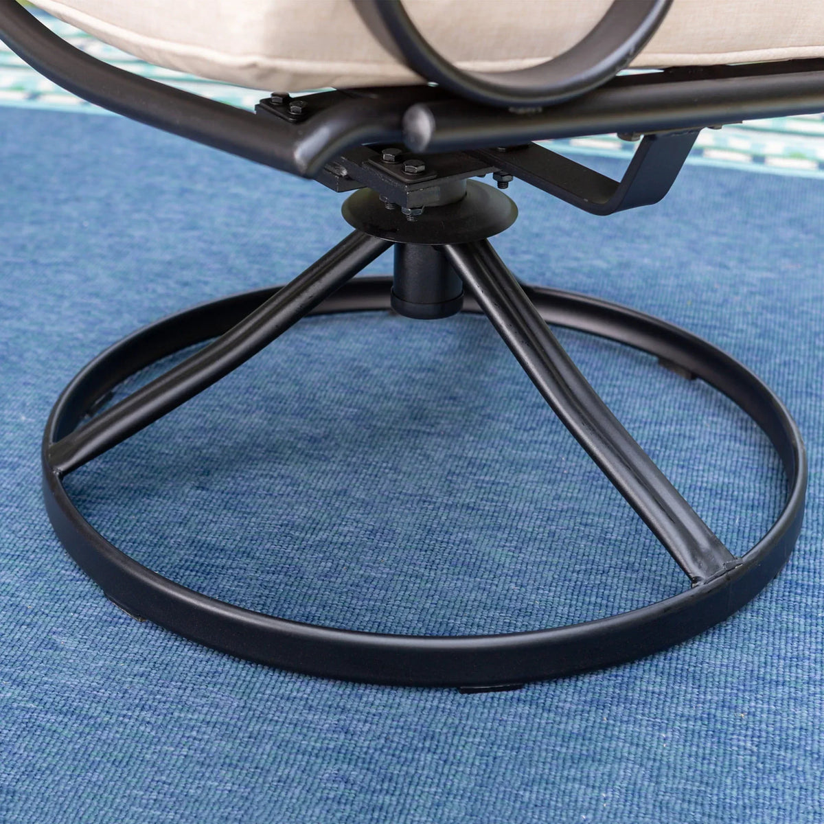 Nouveauté 2026 – Ensemble de salle à manger d'extérieur 5 pièces MF Studio : 1 table ronde en métal et 4 chaises pivotantes d'extérieur avec coussins