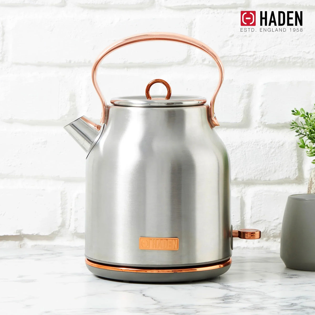 Nouveauté 2026 – Bouilloire électrique Haden Heritage 1500 1,7 W , finition noir mat avec accents cuivrés