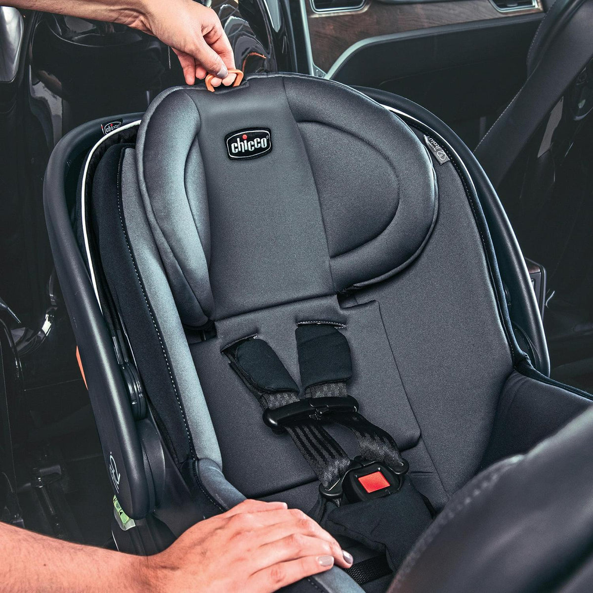 Nouveauté 2026 – Siège auto pour bébé et enfant Chicco Fit2 Adapt - Ember (Noir). Neuf