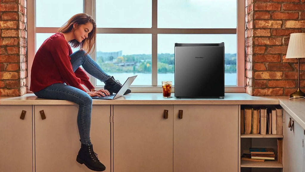 Nouveauté 2026 – Mini-réfrigérateur Hisense 1,6 pi³ à une porte, noir, Energy Star, garantie d'un an, WMS017M6XBE (neuf), année