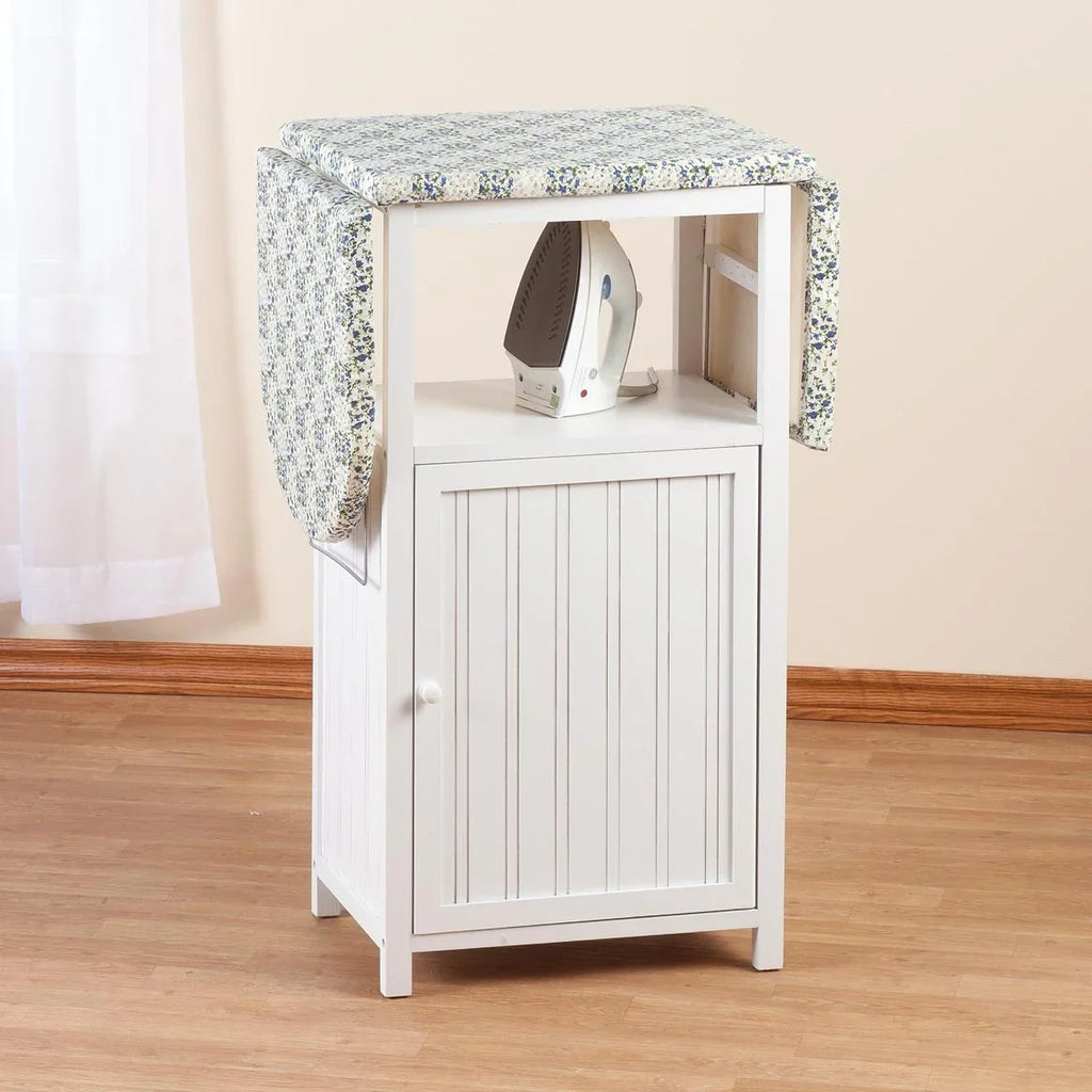 Nouveauté 2026 – Table à repasser OakRidge Deluxe avec armoire de rangement, idéale pour les petits espaces grâce à son espace de rangement supplémentaire, son plateau de pliage et sa fabrication en bois 100 % durable. Design blanc. Dimensions : 93 c