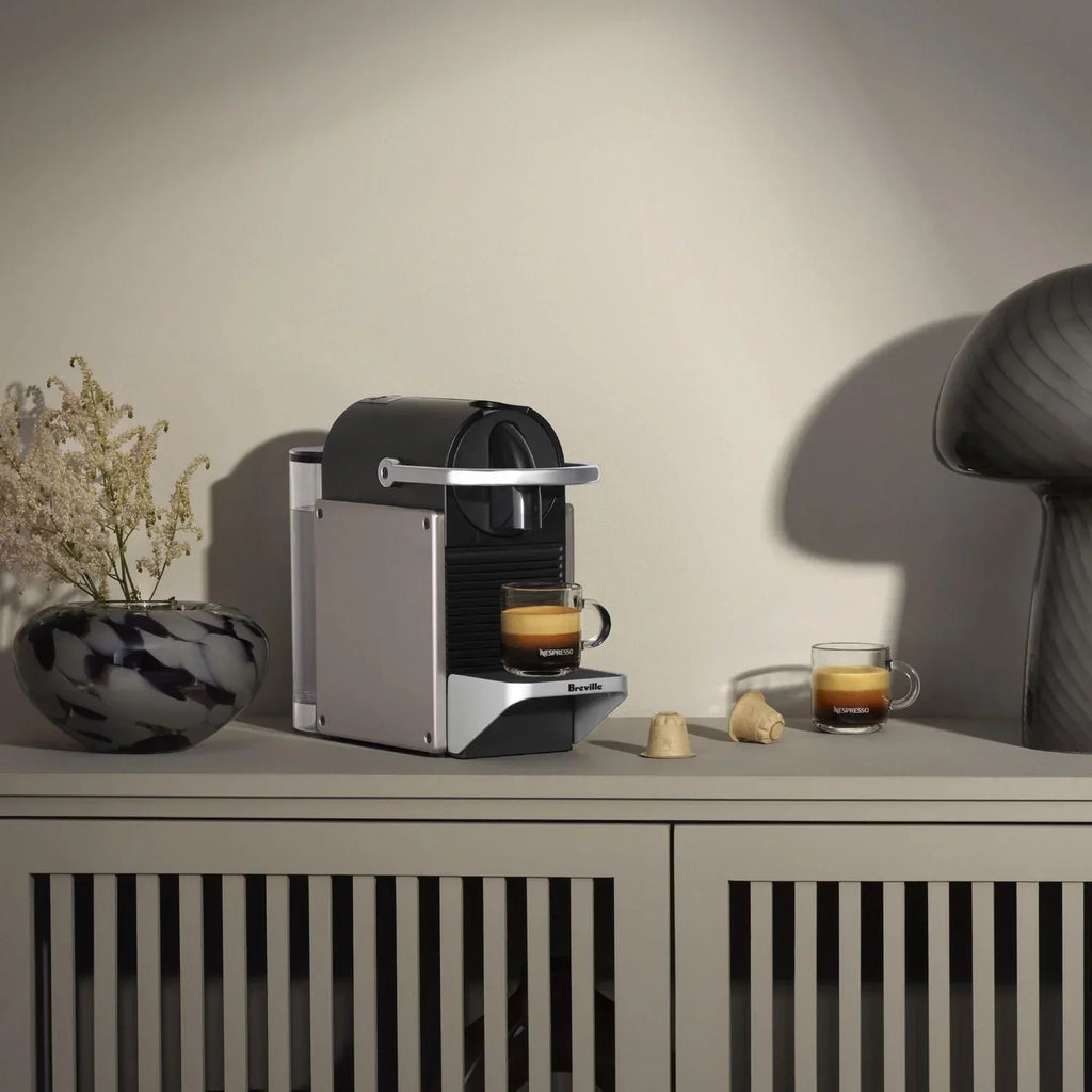 Nouveauté 2026 – Machine à expresso Nespresso Pixie par Breville, Titan - BEC440TTN