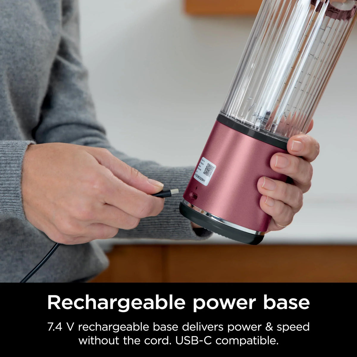 Nouveauté 2026 – Blender portable Ninja Blast , sans fil, bol de 532 ml (18 oz), blender individuel pour milkshakes et smoothies, sans BPA, couvercle étanche et bec verseur, rechargeable par USB-C, pièces compatibles lave-vaisselle, violet métallisé
