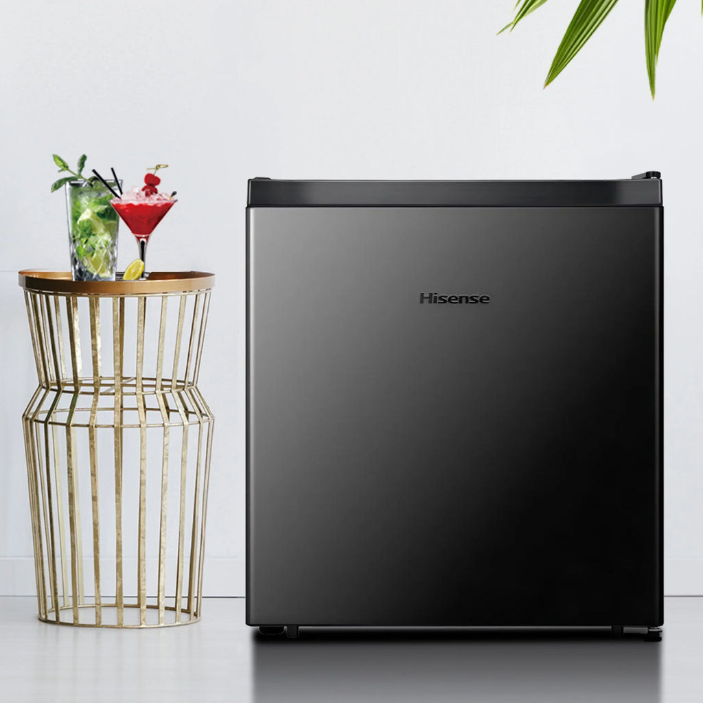 Nouveauté 2026 – Mini-réfrigérateur Hisense 1,6 pi³ à une porte, noir, Energy Star, garantie d'un an, WMS017M6XBE (neuf), année