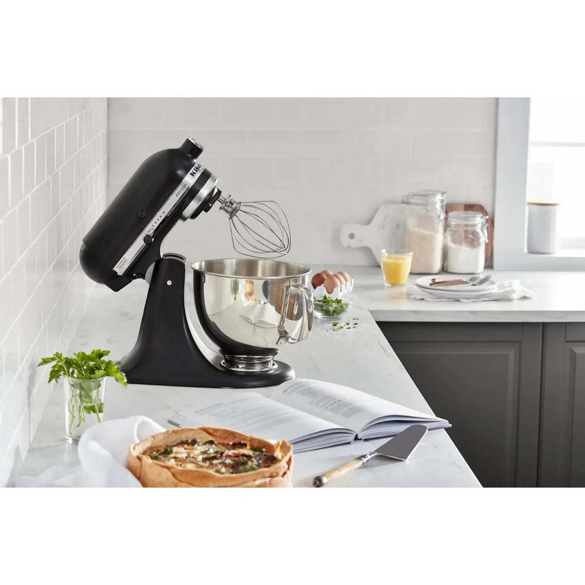 Nouveauté 2026 – Robot pâtissier KitchenAid Artisan Series 5 pintes à tête inclinable, coloris Wildflower, KSM156CXWF (édition